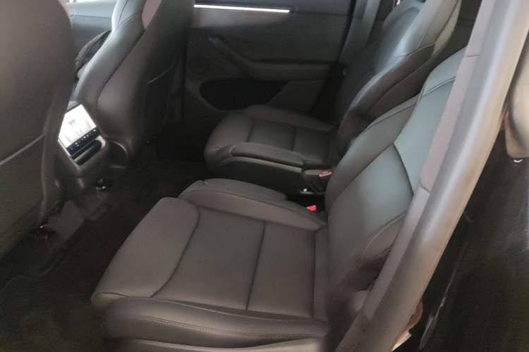 Used Tesla Model Y L 2025 Model Long-Range All-Wheel-Drive Version Left Rear Seat