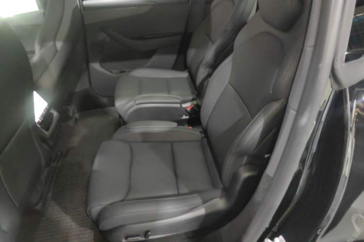 Used Tesla Model Y L 2025 Model Long-Range All-Wheel-Drive Version Left Rear Seat