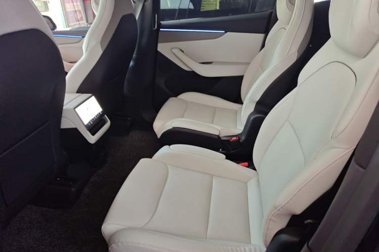 Used Tesla Model Y L 2025 Model Long-Range All-Wheel-Drive Version Left Rear Seat
