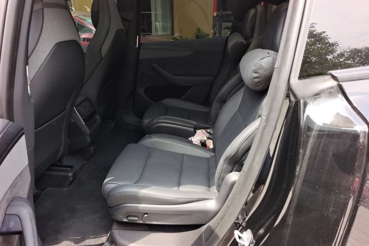 Used Tesla Model Y L 2025 Model Long-Range All-Wheel-Drive Version Left Rear Seat