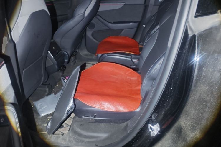 Used Tesla Model Y L 2025 Model Long-Range All-Wheel-Drive Version Left Rear Seat