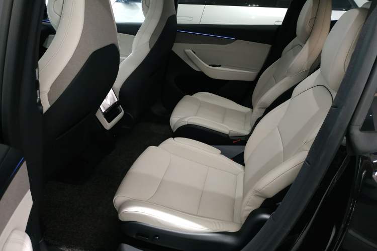Used Tesla Model Y L 2025 Model Long-Range All-Wheel-Drive Version Left Rear Seat
