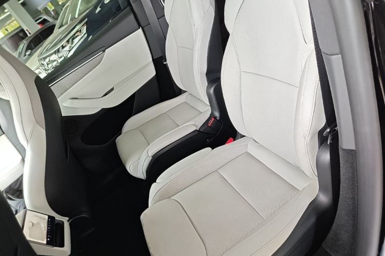 Used Tesla Model Y L 2025 Model Long-Range All-Wheel-Drive Version Left Rear Seat