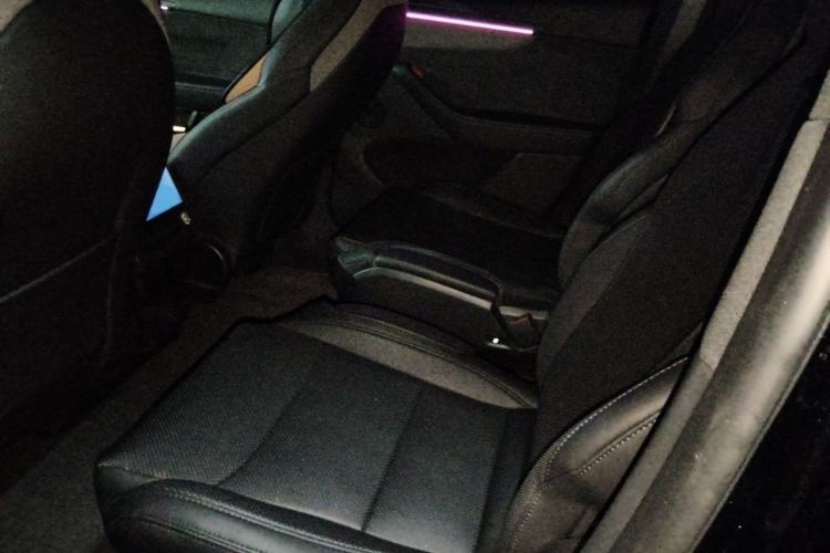 Used Tesla Model Y L 2025 Model Long-Range All-Wheel-Drive Version Left Rear Seat
