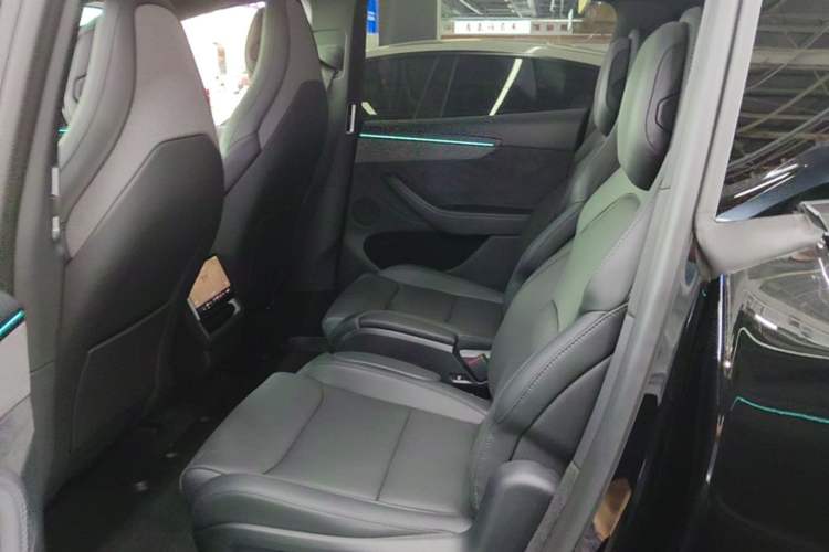 Used Tesla Model Y L 2025 Model Long-Range All-Wheel-Drive Version Left Rear Seat