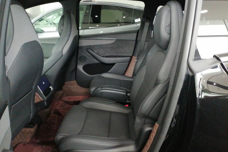 Used Tesla Model Y L 2025 Model Long-Range All-Wheel-Drive Version Left Rear Seat
