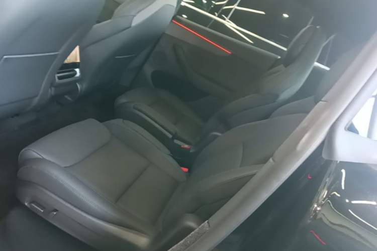 Used Tesla Model Y L 2025 Model Long-Range All-Wheel-Drive Version Left Rear Seat