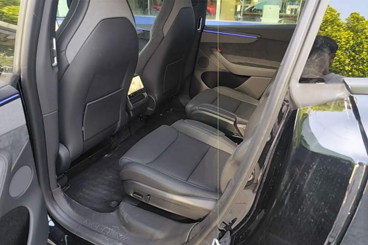 Used Tesla Model Y L 2025 Model Long-Range All-Wheel-Drive Version Left Rear Seat