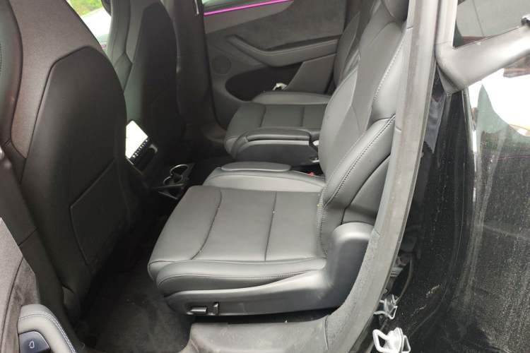 Used Tesla Model Y L 2025 Model Long-Range All-Wheel-Drive Version Left Rear Seat