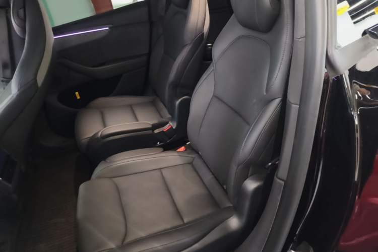 Used Tesla Model Y L 2025 Model Long-Range All-Wheel-Drive Version Left Rear Seat