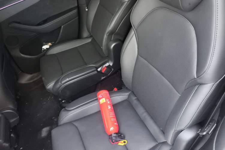 Used Tesla Model Y L 2025 Model Long-Range All-Wheel-Drive Version Left Rear Seat