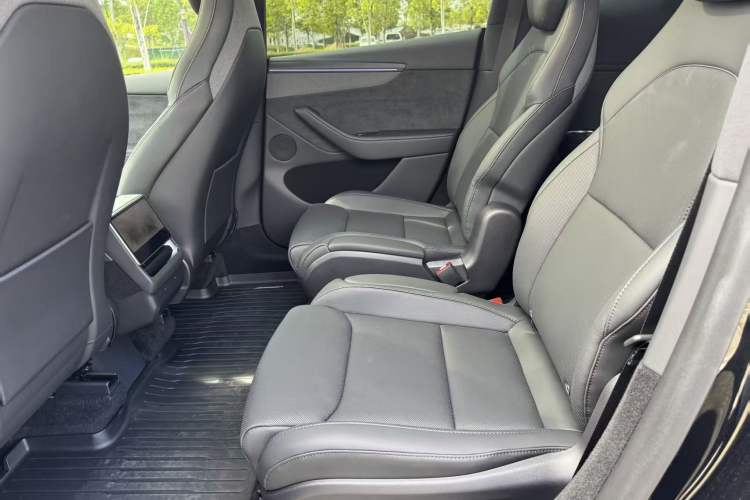 Used Tesla Model Y L 2025 Model Long-Range All-Wheel-Drive Version Left Rear Seat