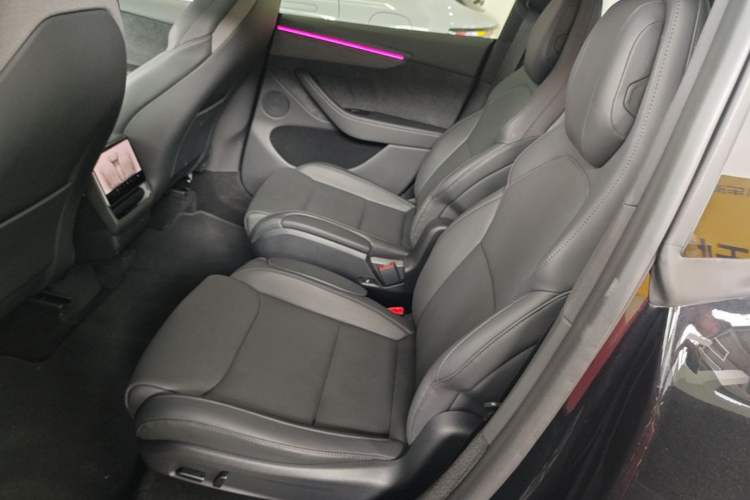 Used Tesla Model Y L 2025 Model Long-Range All-Wheel-Drive Version Left Rear Seat