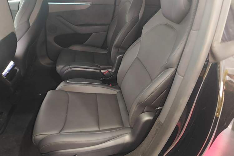 Used Tesla Model Y L 2025 Model Long-Range All-Wheel-Drive Version Left Rear Seat