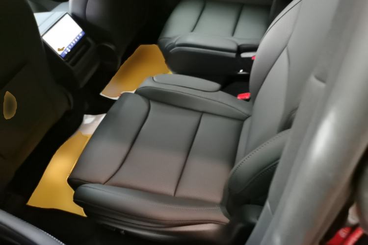 Used Tesla Model Y L 2025 Model Long-Range All-Wheel-Drive Version Left Rear Seat