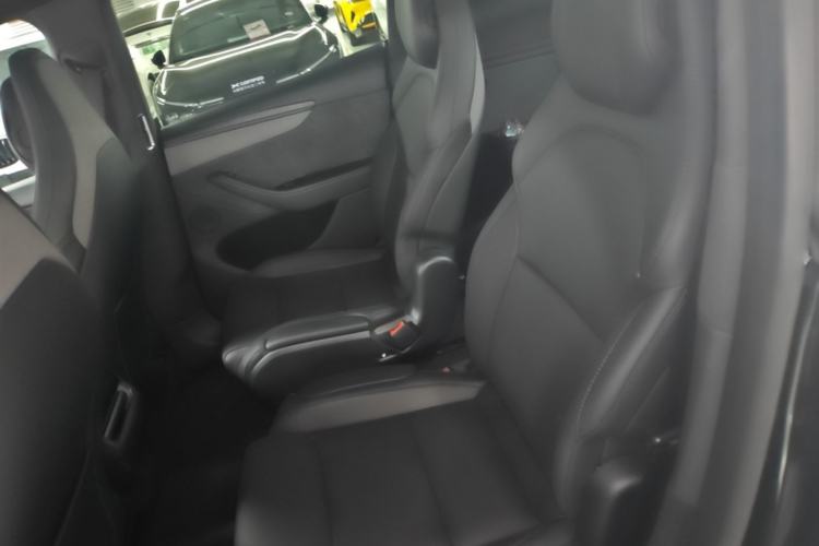 Used Tesla Model Y L 2025 Model Long-Range All-Wheel-Drive Version Left Rear Seat