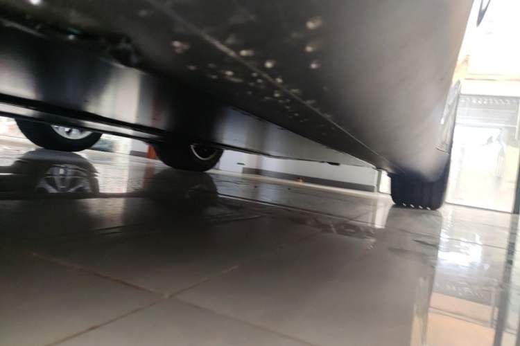 Used Tesla Model Y L 2025 Model Long-Range All-Wheel-Drive Version Left Side Sill