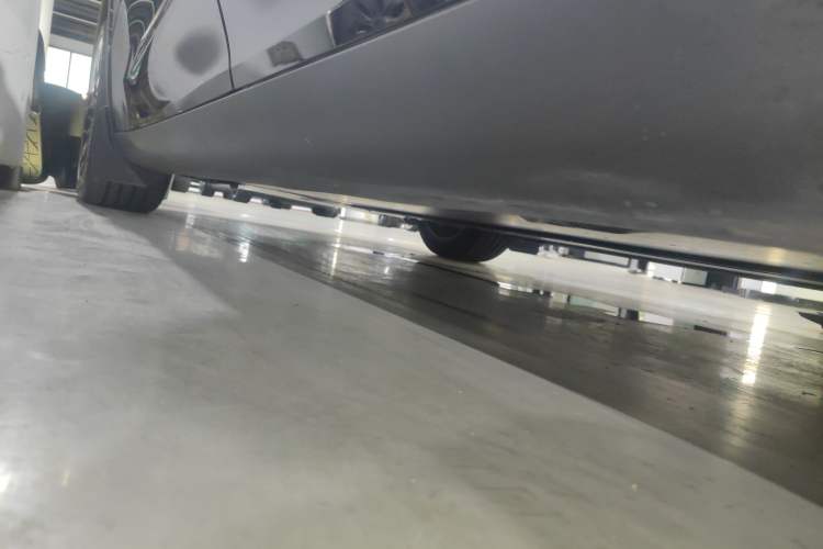 Used Tesla Model Y L 2025 Model Long-Range All-Wheel-Drive Version Left Side Sill