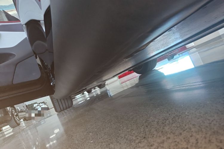Used Tesla Model Y L 2025 Model Long-Range All-Wheel-Drive Version Left Side Sill
