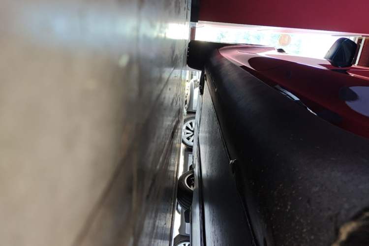 Used Tesla Model Y L 2025 Model Long-Range All-Wheel-Drive Version Left Side Sill