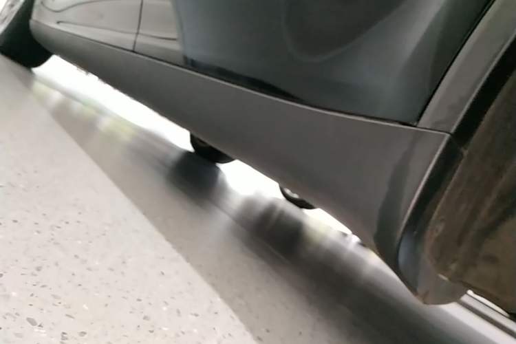 Used Tesla Model Y L 2025 Model Long-Range All-Wheel-Drive Version Left Side Sill