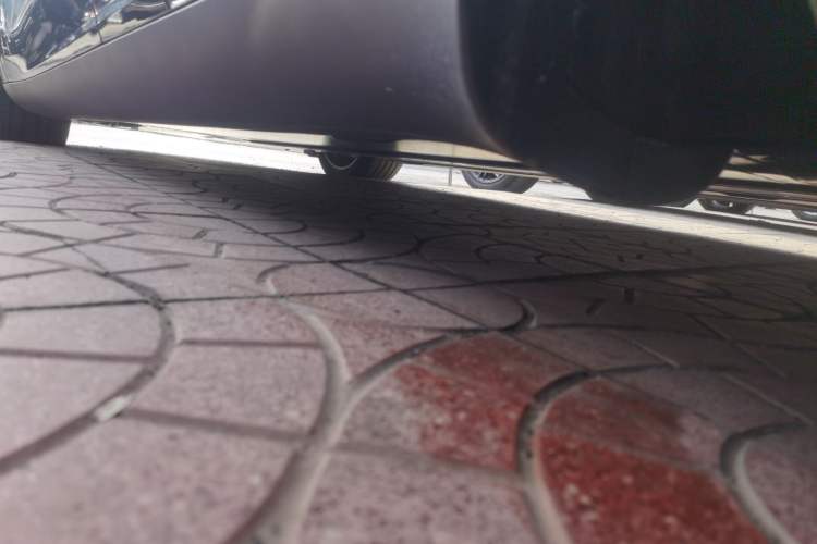 Used Tesla Model Y L 2025 Model Long-Range All-Wheel-Drive Version Left Side Sill