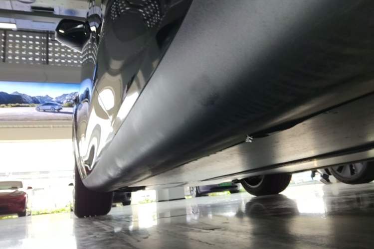 Used Tesla Model Y L 2025 Model Long-Range All-Wheel-Drive Version Left Side Sill