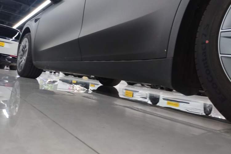 Used Tesla Model Y L 2025 Model Long-Range All-Wheel-Drive Version Left Side Sill