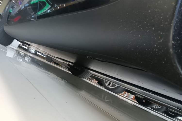 Used Tesla Model Y L 2025 Model Long-Range All-Wheel-Drive Version Left Side Sill