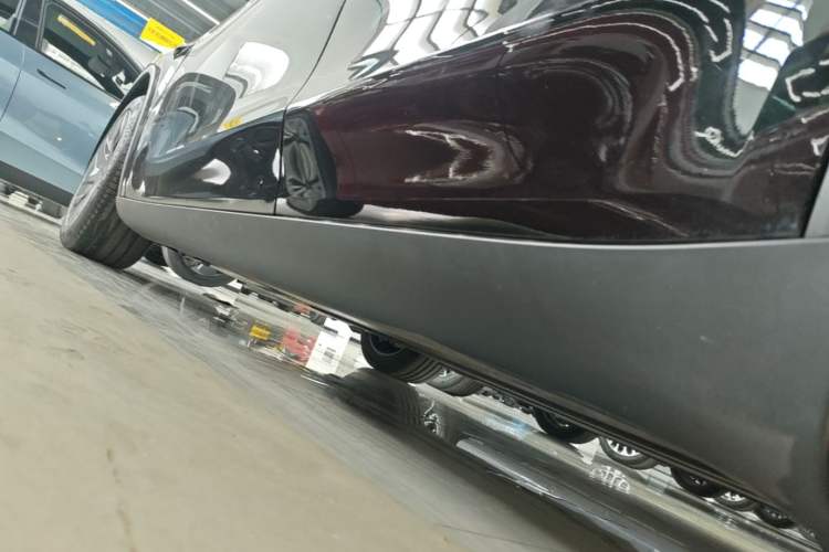 Used Tesla Model Y L 2025 Model Long-Range All-Wheel-Drive Version Left Side Sill