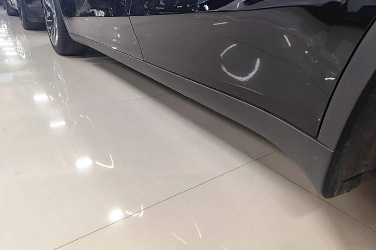 Used Tesla Model Y L 2025 Model Long-Range All-Wheel-Drive Version Left Side Sill
