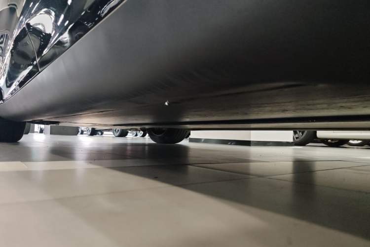 Used Tesla Model Y L 2025 Model Long-Range All-Wheel-Drive Version Left Side Sill