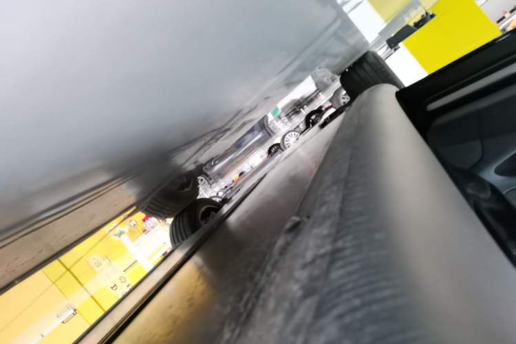 Used Tesla Model Y L 2025 Model Long-Range All-Wheel-Drive Version Left Side Sill
