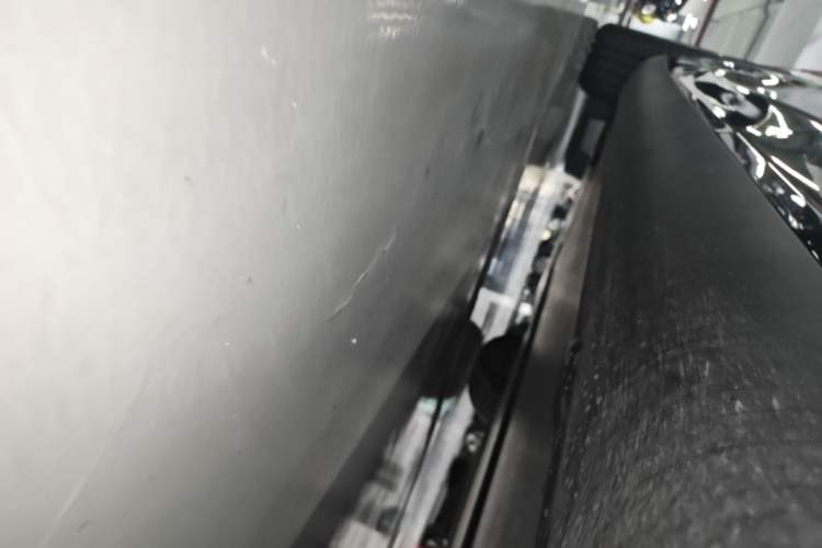 Used Tesla Model Y L 2025 Model Long-Range All-Wheel-Drive Version Left Side Sill