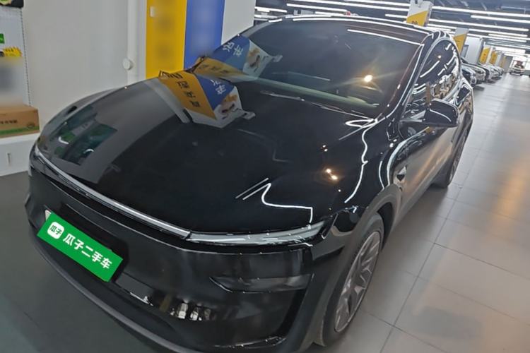 Tesla Model Y L 2025 Model Long-Range All-Wheel-Drive Version