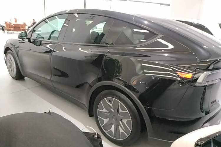 Used Tesla Model Y L 2025 Model Long-Range All-Wheel-Drive Version Rear Left 45 Deg