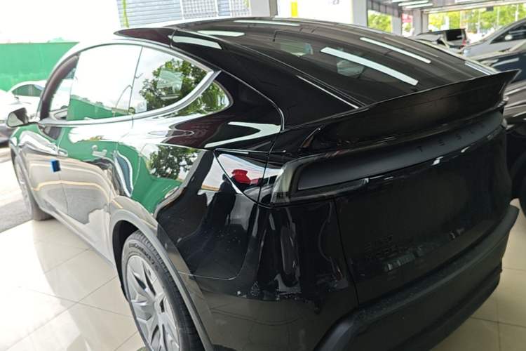 Used Tesla Model Y L 2025 Model Long-Range All-Wheel-Drive Version Rear Left 45 Deg