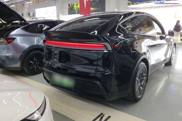 Used Tesla Model Y L 2025 Model Long-Range All-Wheel-Drive Version Rear Right 45 Deg