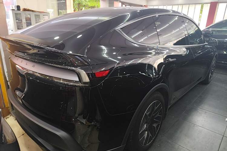 Used Tesla Model Y L 2025 Model Long-Range All-Wheel-Drive Version Rear Right 45 Deg