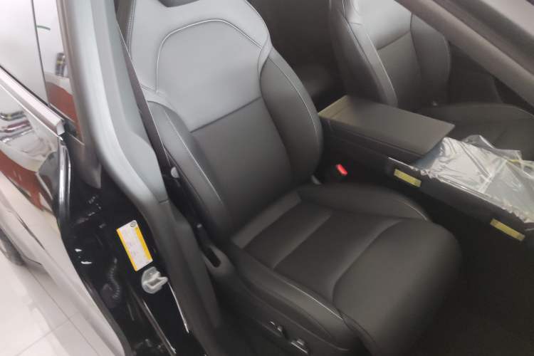 Used Tesla Model Y L 2025 Model Long-Range All-Wheel-Drive Version Right Front Seat