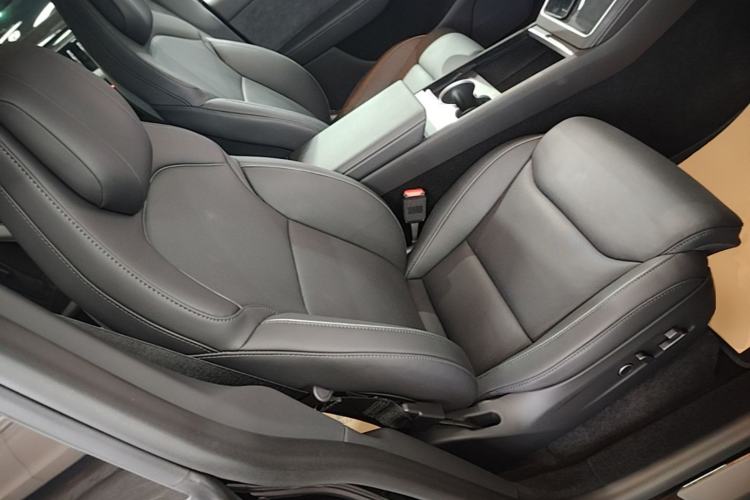Used Tesla Model Y L 2025 Model Long-Range All-Wheel-Drive Version Right Front Seat