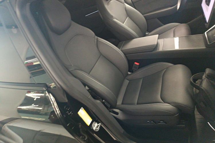 Used Tesla Model Y L 2025 Model Long-Range All-Wheel-Drive Version Right Front Seat