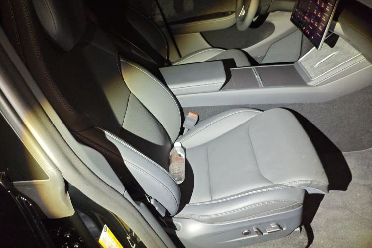 Used Tesla Model Y L 2025 Model Long-Range All-Wheel-Drive Version Right Front Seat