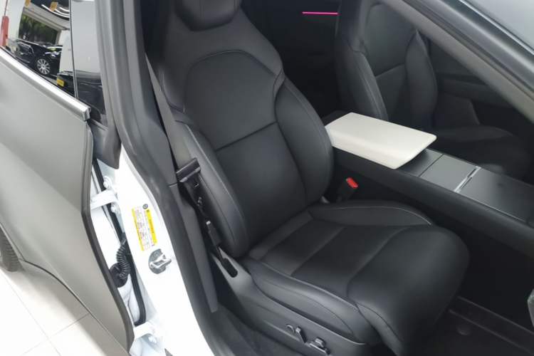 Used Tesla Model Y L 2025 Model Long-Range All-Wheel-Drive Version Right Front Seat