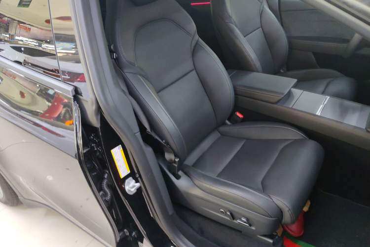 Used Tesla Model Y L 2025 Model Long-Range All-Wheel-Drive Version Right Front Seat