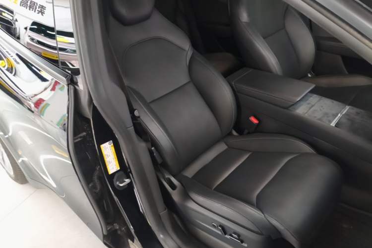 Used Tesla Model Y L 2025 Model Long-Range All-Wheel-Drive Version Right Front Seat