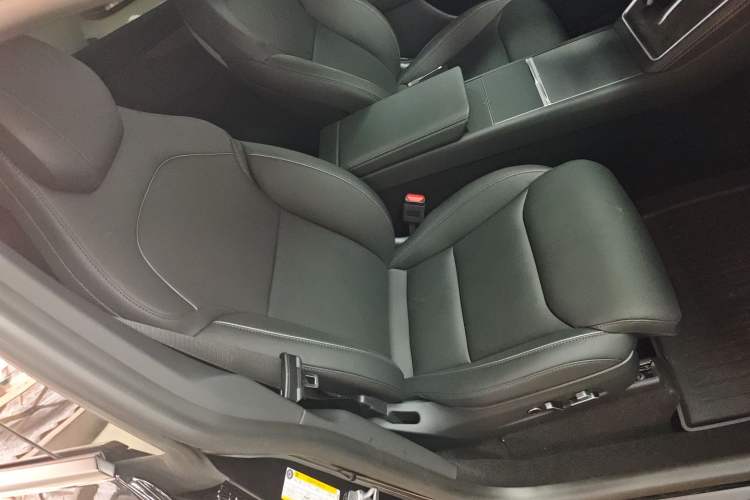 Used Tesla Model Y L 2025 Model Long-Range All-Wheel-Drive Version Right Front Seat