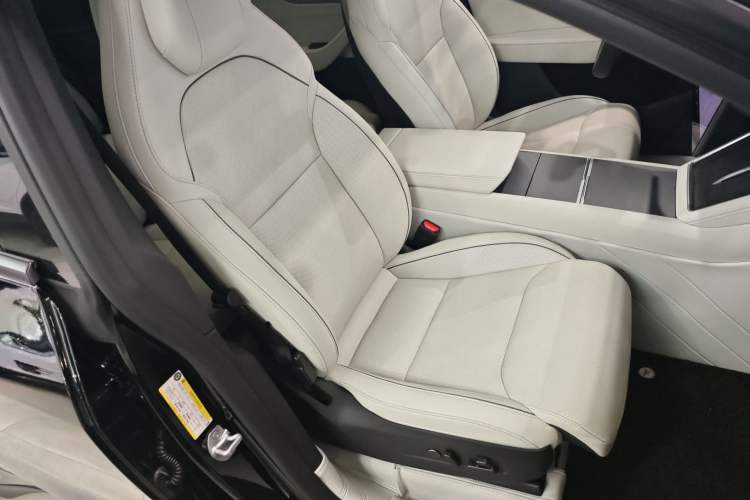 Used Tesla Model Y L 2025 Model Long-Range All-Wheel-Drive Version Right Front Seat