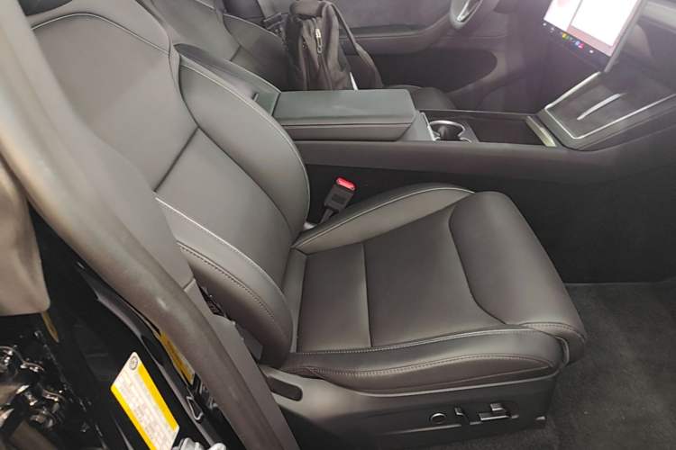 Used Tesla Model Y L 2025 Model Long-Range All-Wheel-Drive Version Right Front Seat