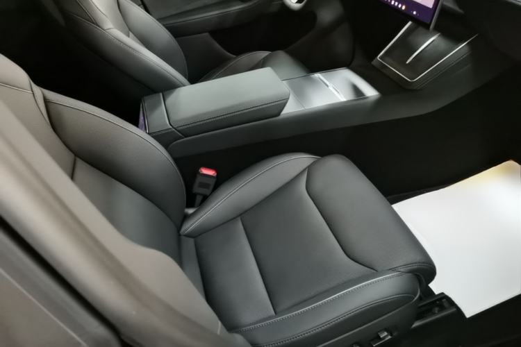 Used Tesla Model Y L 2025 Model Long-Range All-Wheel-Drive Version Right Front Seat